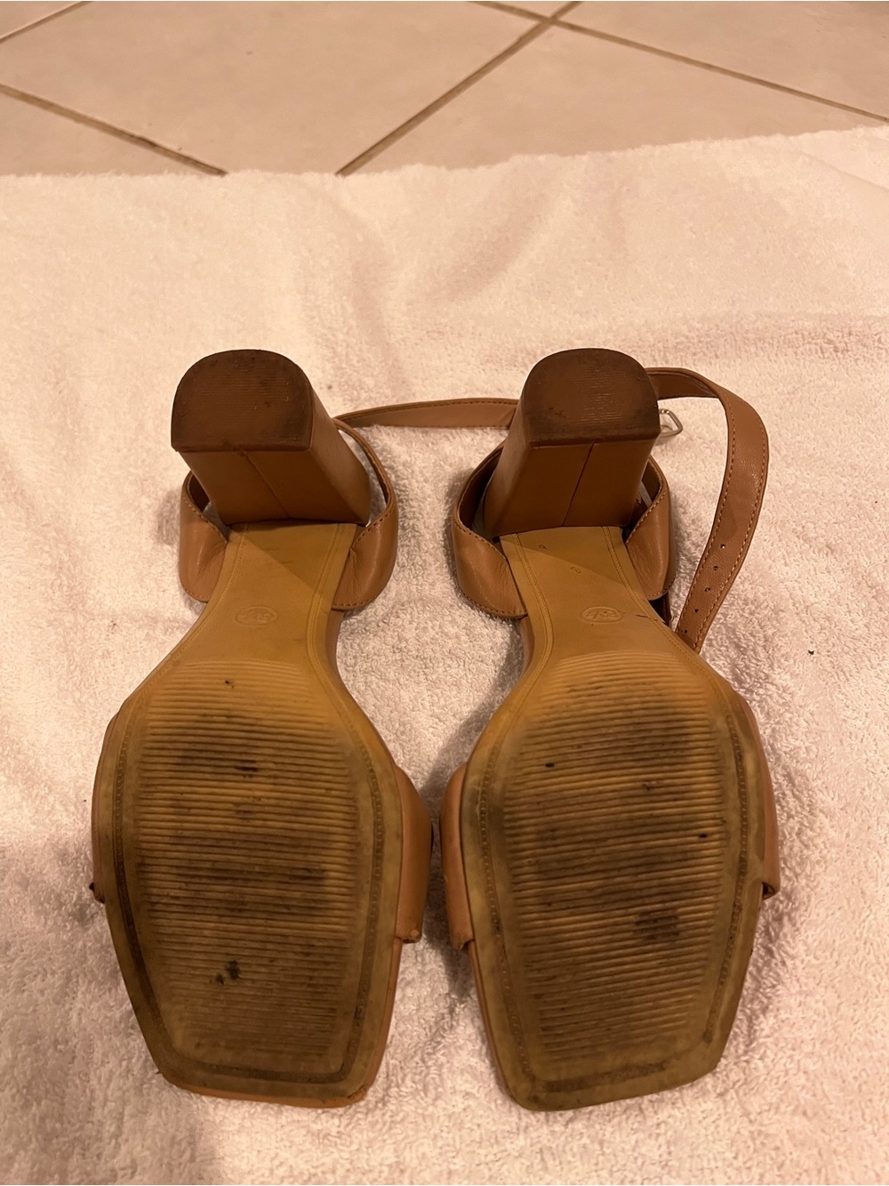 Well worn heels - Picture 11 of 11
